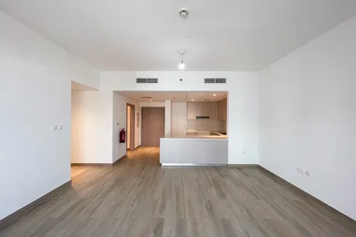 2 Bedrooms Apartment in Waters Edge 2