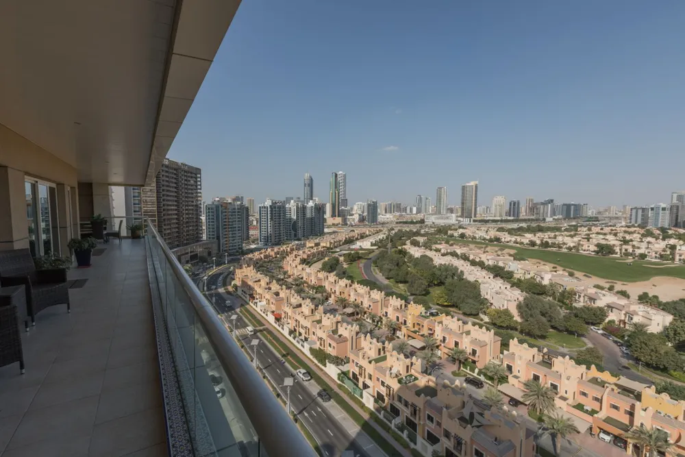 4 Bedrooms Apartment in Golf View Residence