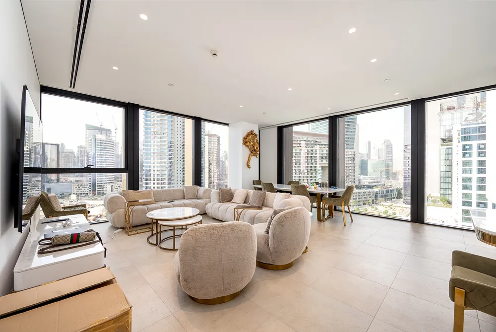 3 Bedrooms Apartment in Residence 110