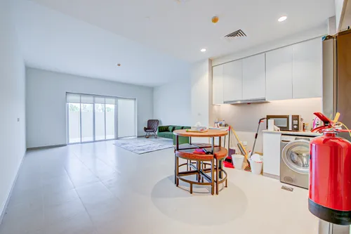 3 Bedrooms Apartment in Urbana III 2