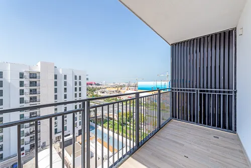 3 Bedrooms Apartment in Waters Edge 2