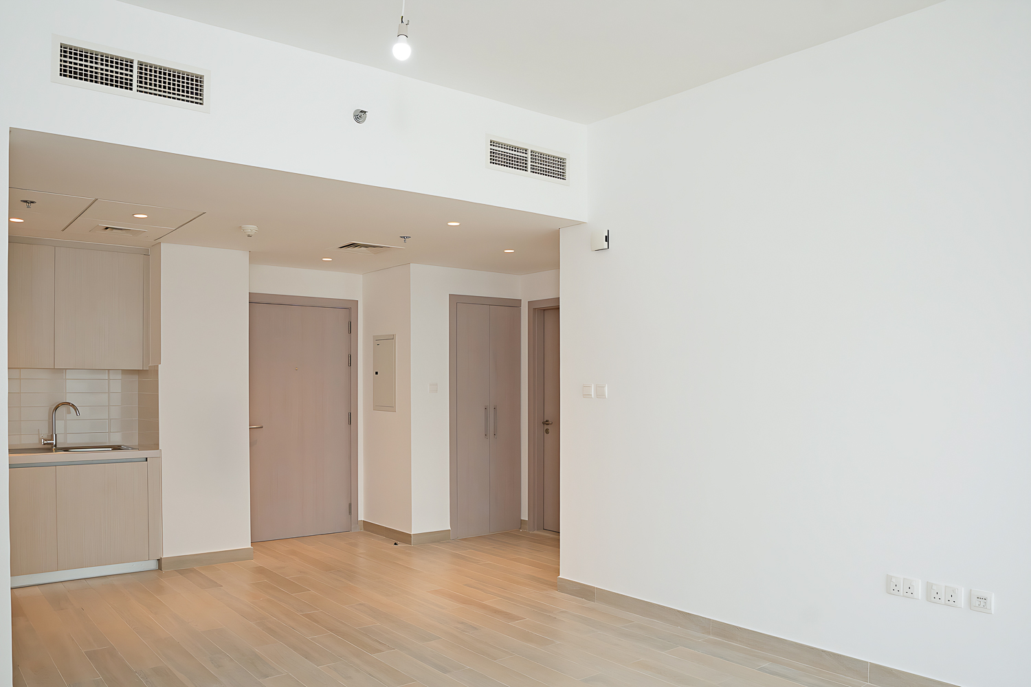 1 Bedroom Apartment in Waters Edge 3
