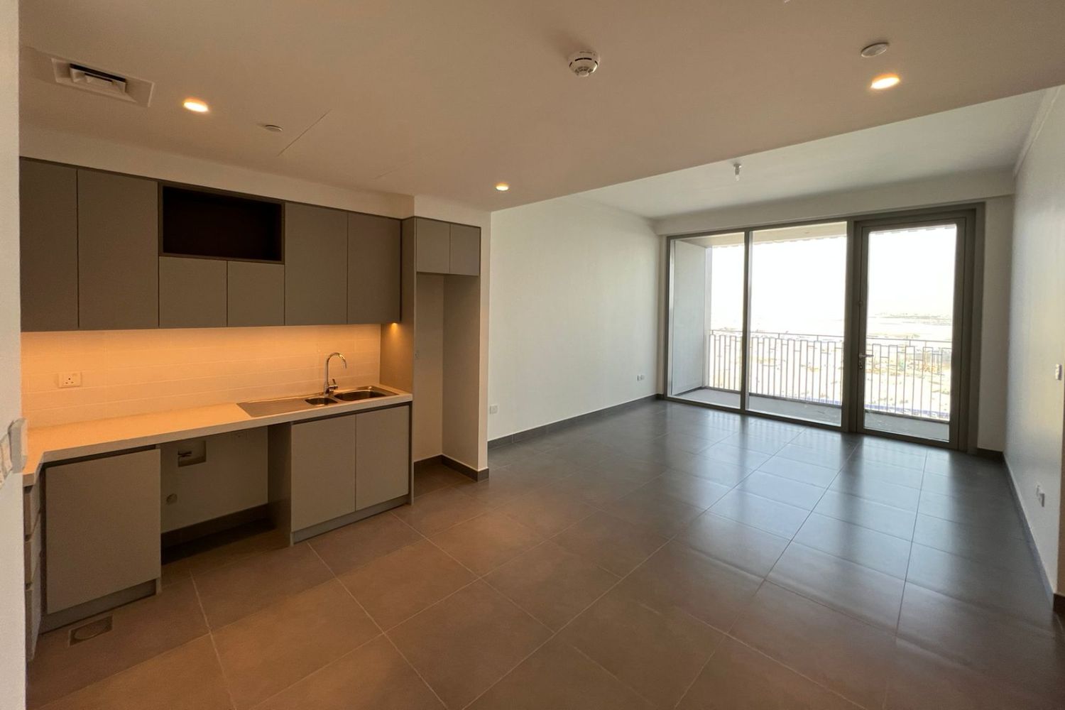 2 Bedrooms Apartment in Creek Gate Tower 1 3
