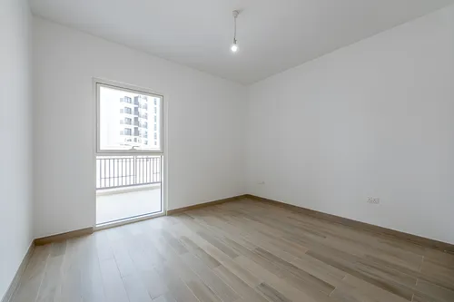 2 Bedrooms Apartment in Waters Edge 2