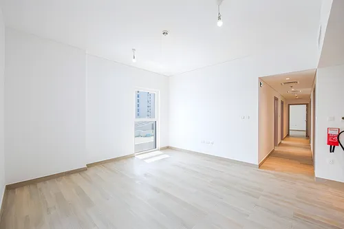 2 Bedrooms Apartment in Waters Edge 3