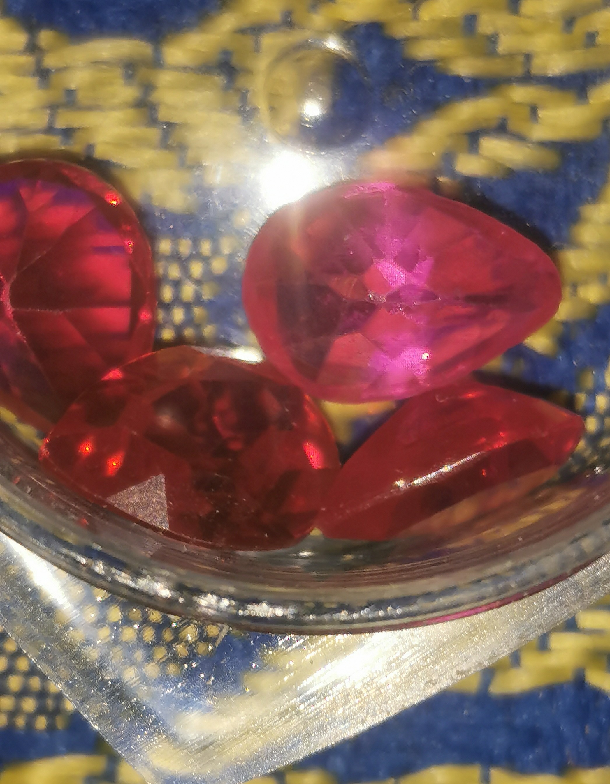 11 حجر كريم زمردة 7ct  (قيراط)زفير 2.5 قيراط ct  ياقوت 2/ 2.5 /3