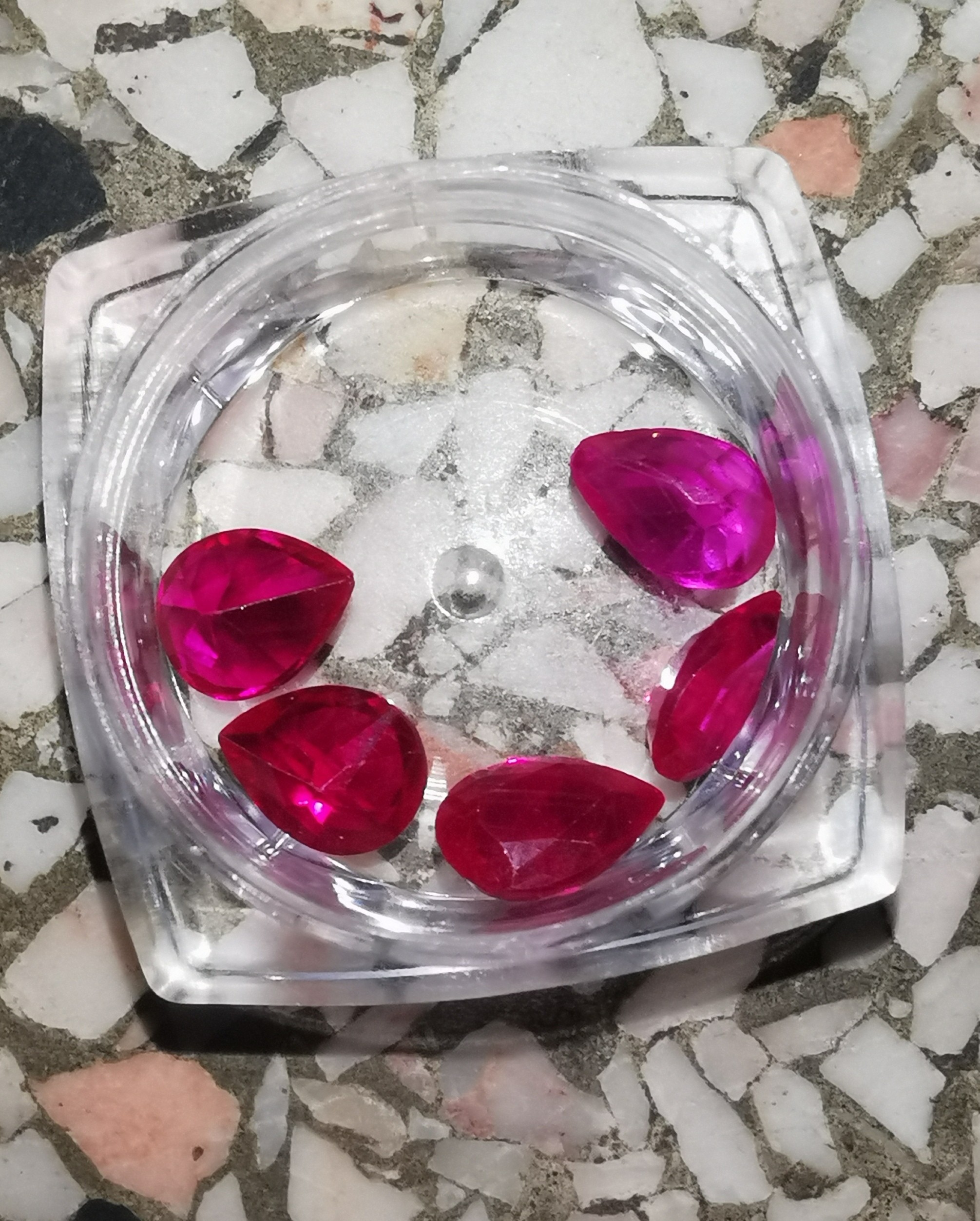 11 حجر كريم زمردة 7ct  (قيراط)زفير 2.5 قيراط ct  ياقوت 2/ 2.5 /3 3