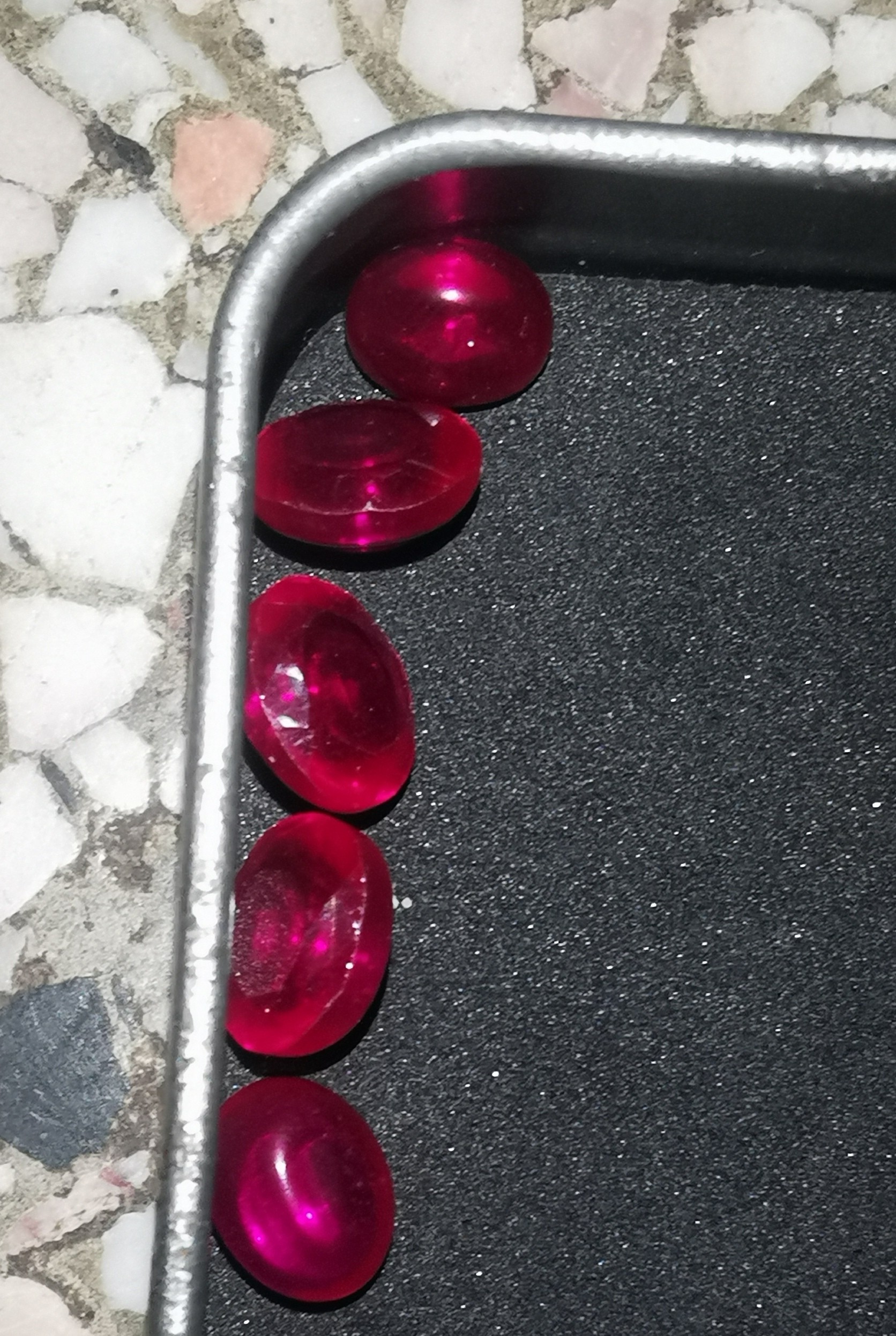 11 حجر كريم زمردة 7ct  (قيراط)زفير 2.5 قيراط ct  ياقوت 2/ 2.5 /3 5