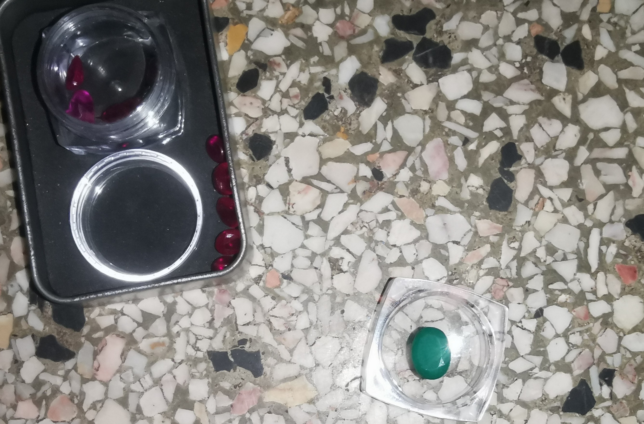11 حجر كريم زمردة 7ct  (قيراط)زفير 2.5 قيراط ct  ياقوت 2/ 2.5 /3 9