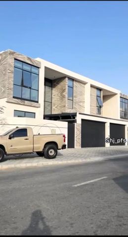 للبيع فيلا جديدة مودرن في الشارقة تقع في منطقة الحوشي طابقين