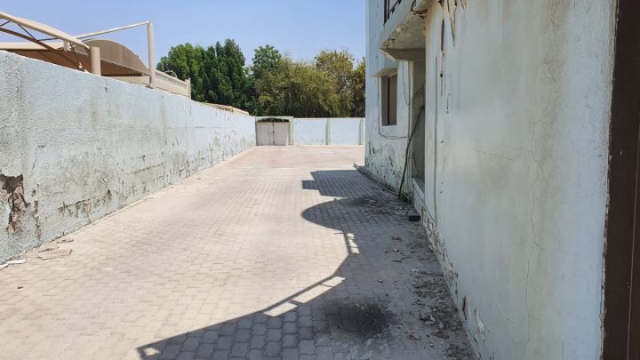 للبيع فيلا في الشارقة تقع في منطقة المرقاب طابقين 