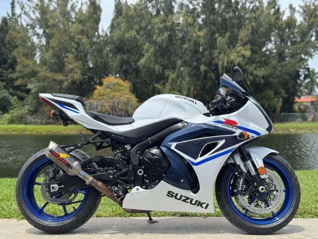 2023 Suzuki GSX-R1000 2