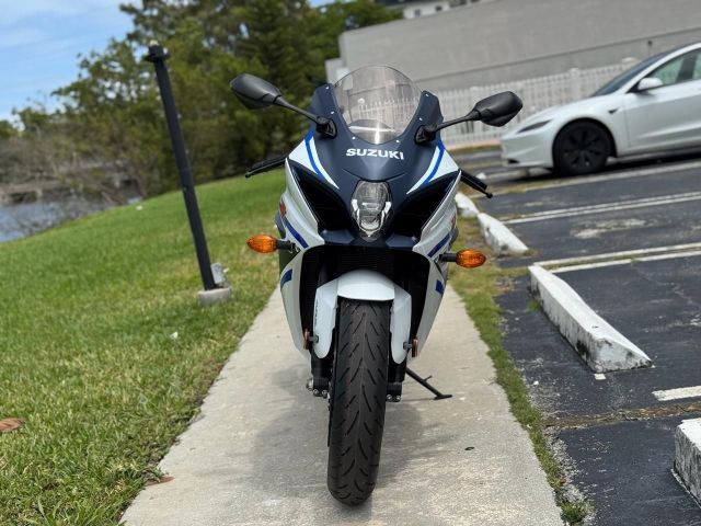 2023 Suzuki GSX-R1000 3