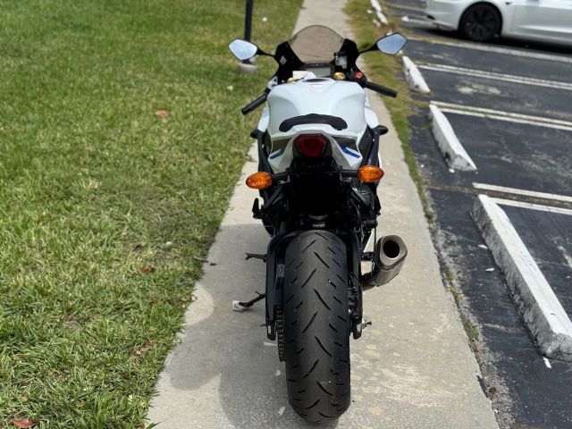 2023 Suzuki GSX-R1000 4