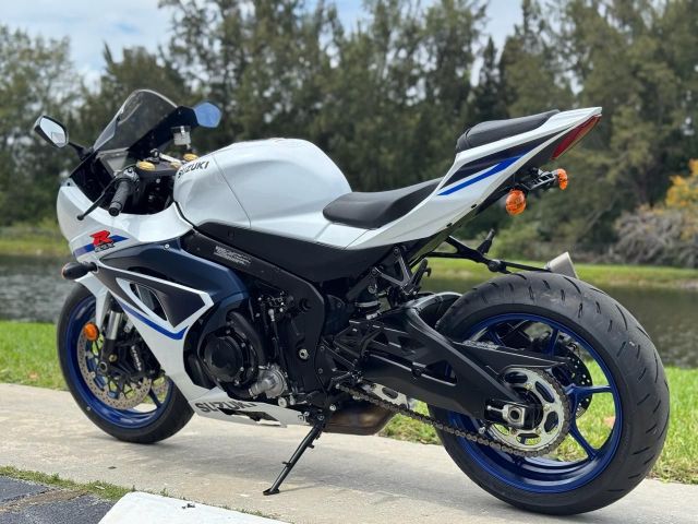 2023 Suzuki GSX-R1000 6