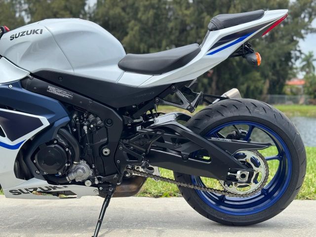 2023 Suzuki GSX-R1000 7