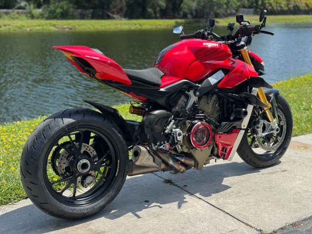 2022 Ducati Streetfighter V4 S 2