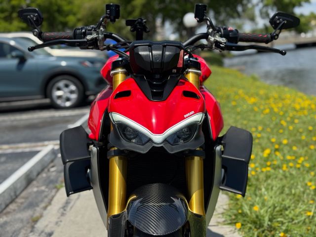 2022 Ducati Streetfighter V4 S 4