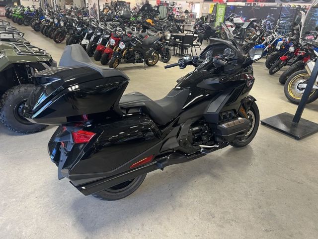2023 Honda Goldwing Tour DCT automatic (+971561943867)