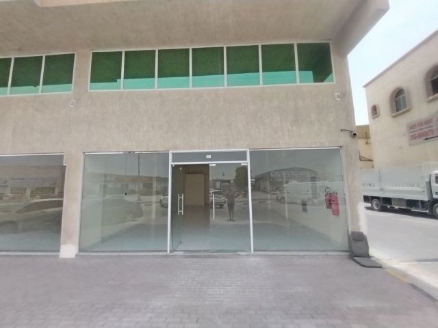 ???? محلات تجارية أول ساكن للإيجار السنوي – شارع رئيسي بمنطقة الجرف