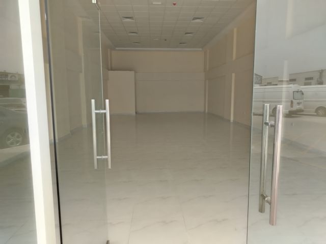 ???? محلات تجارية أول ساكن للإيجار السنوي – شارع رئيسي بمنطقة الجرف 2