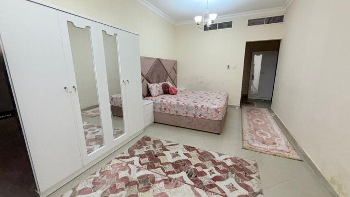 غرفة ماستر فاخرة بشقة جديدة للبنات بالتعاةن الشارقه 4