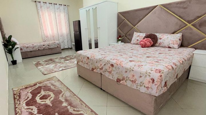 غرفة ماستر فاخرة بشقة جديدة للبنات بالتعاةن الشارقه 7