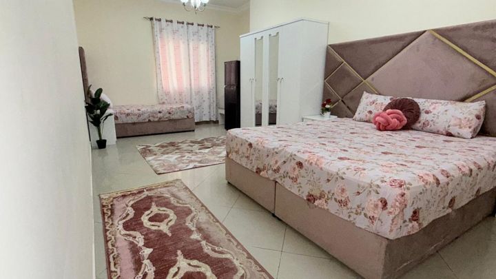 غرفة ماستر فاخرة بشقة جديدة للبنات بالتعاةن الشارقه 8