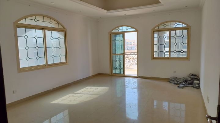 فيلا للايجار السنوي في المويهات 2 بسعر مميز  4