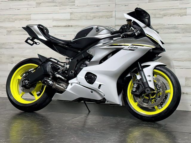 2017 Yamaha R6 available (+971561943867) 4