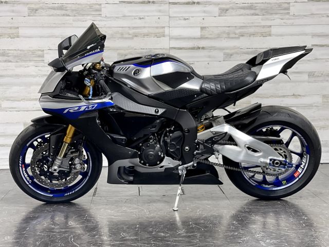 2017 Yamaha YZF-R1M  3
