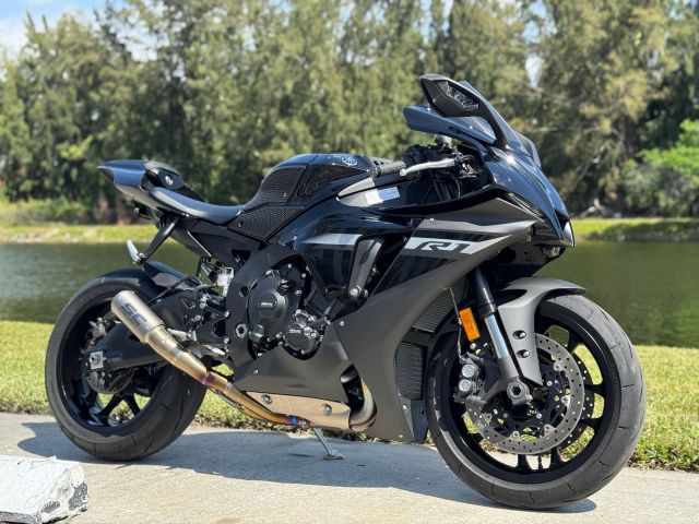 2024 Yamaha YZF-R1
