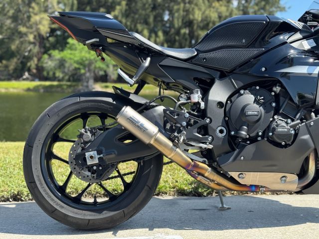 2024 Yamaha YZF-R1 4