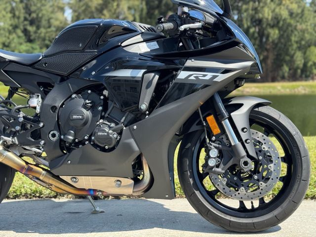 2024 Yamaha YZF-R1 5