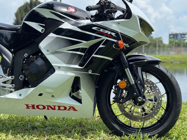 2016 Honda CBR600RR 4