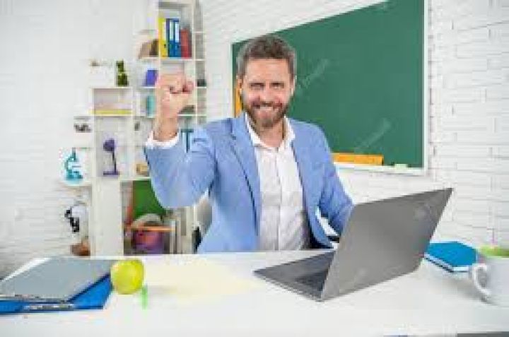 مدرس كمبيوتر و برمجة جامعة ابوظبى و الامارات - و جامعة الشارقة