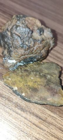 بيع نيزك قمري وشمسي  2