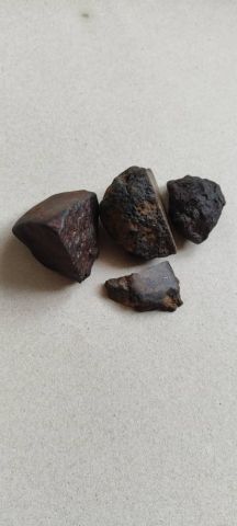 بيع نيزك قمري وشمسي  4