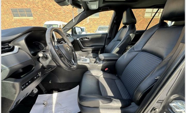 2021 Toyota RAV4 Hybrid XLE AWD WhatsApp(+971586703639) 2
