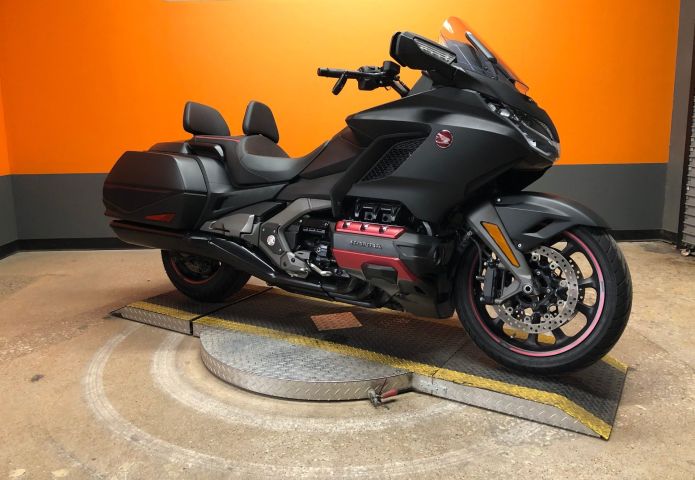 2020 HONDA GOLD WING DCT WhatsApp(+971586703639)  2