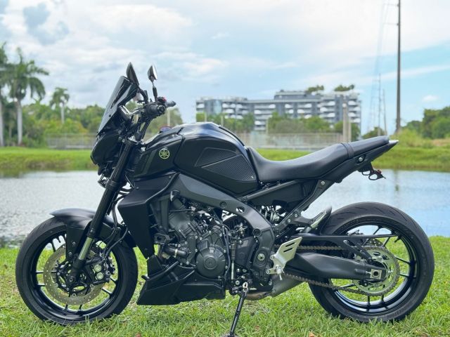 2022 Yamaha MT-09 6
