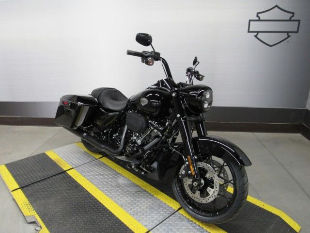 2025 Harley Davidson Road king available  3