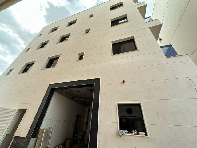 للبيع بناية جديدة في عجمان – منطقة العالية 6