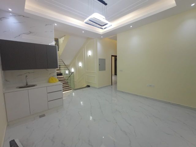 🏡 فيلا فاخرة للإيجار في الحليو – عجمان 7