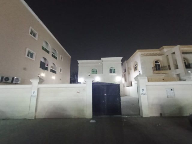 ? فيلا تجارية للإيجار – الروضة 3، عجمان