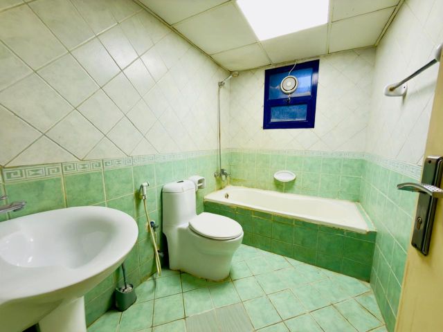 🏠 شقة للإيجار - غرفتين وصالة مفروشة  مقابل مستشفى ثومبي 10