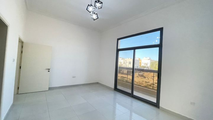 🏡 فيلا للبيع فاخرة في الياسمين، عجمان 4