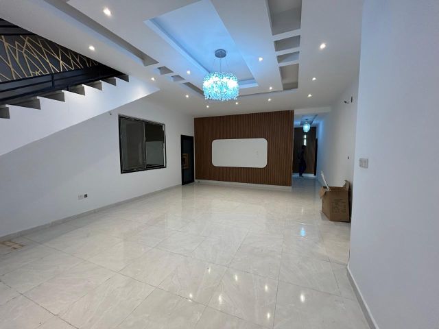 🏡 فيلا للإيجار – الروضة 3 | أول ساكن 3