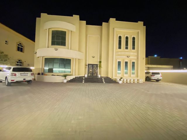 للبيع فيلا في الشارقة تقع في منطقة الرحمانية (10) بالقرب  المسحد