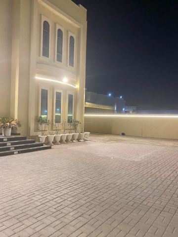 للبيع فيلا في الشارقة تقع في منطقة الرحمانية (10) بالقرب  المسحد 3